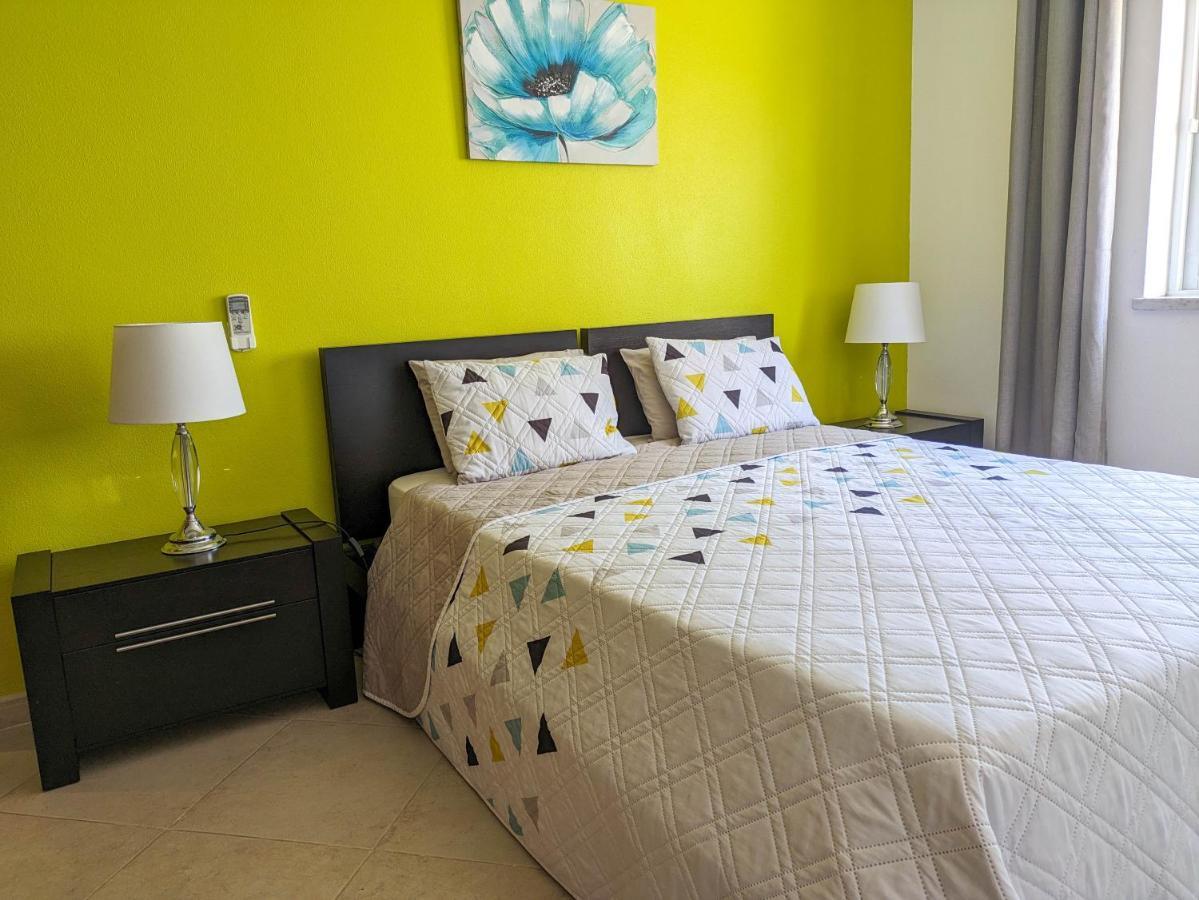 Two Bedroom Apartment - 110M2, Ac, Terrace, Wi-Fi Lagos Exteriör bild