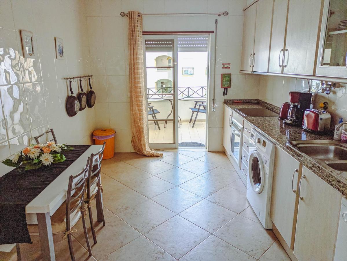 Two Bedroom Apartment - 110M2, Ac, Terrace, Wi-Fi Lagos Exteriör bild