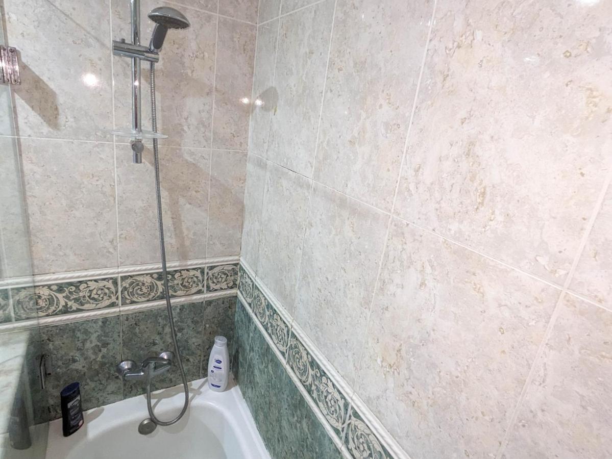 Two Bedroom Apartment - 110M2, Ac, Terrace, Wi-Fi Lagos Exteriör bild