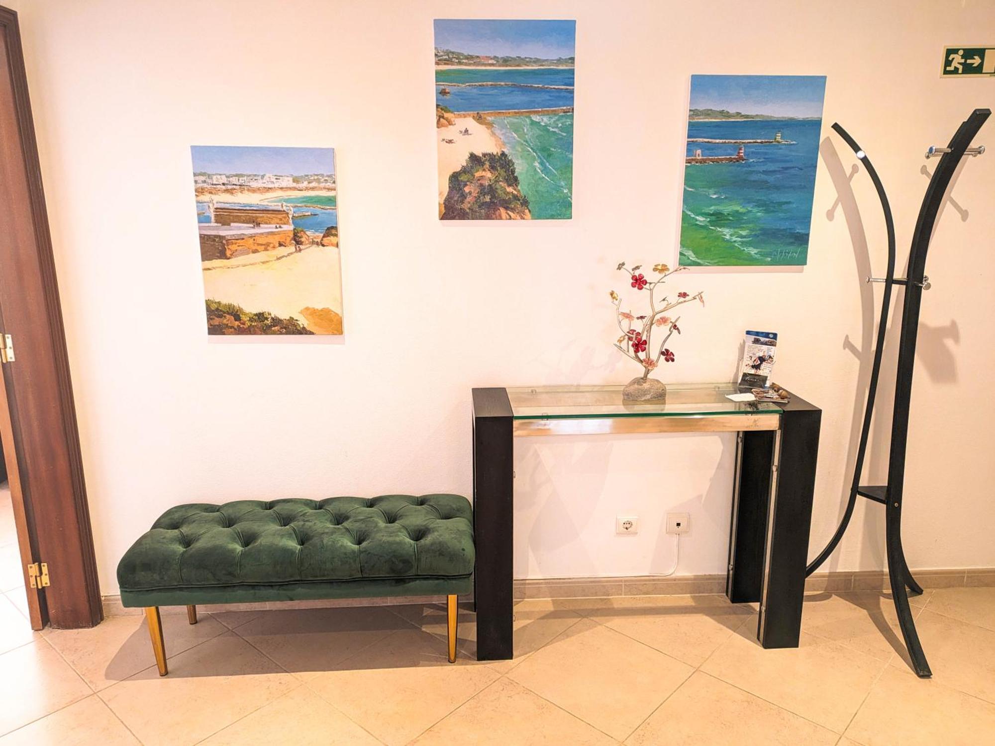 Two Bedroom Apartment - 110M2, Ac, Terrace, Wi-Fi Lagos Exteriör bild