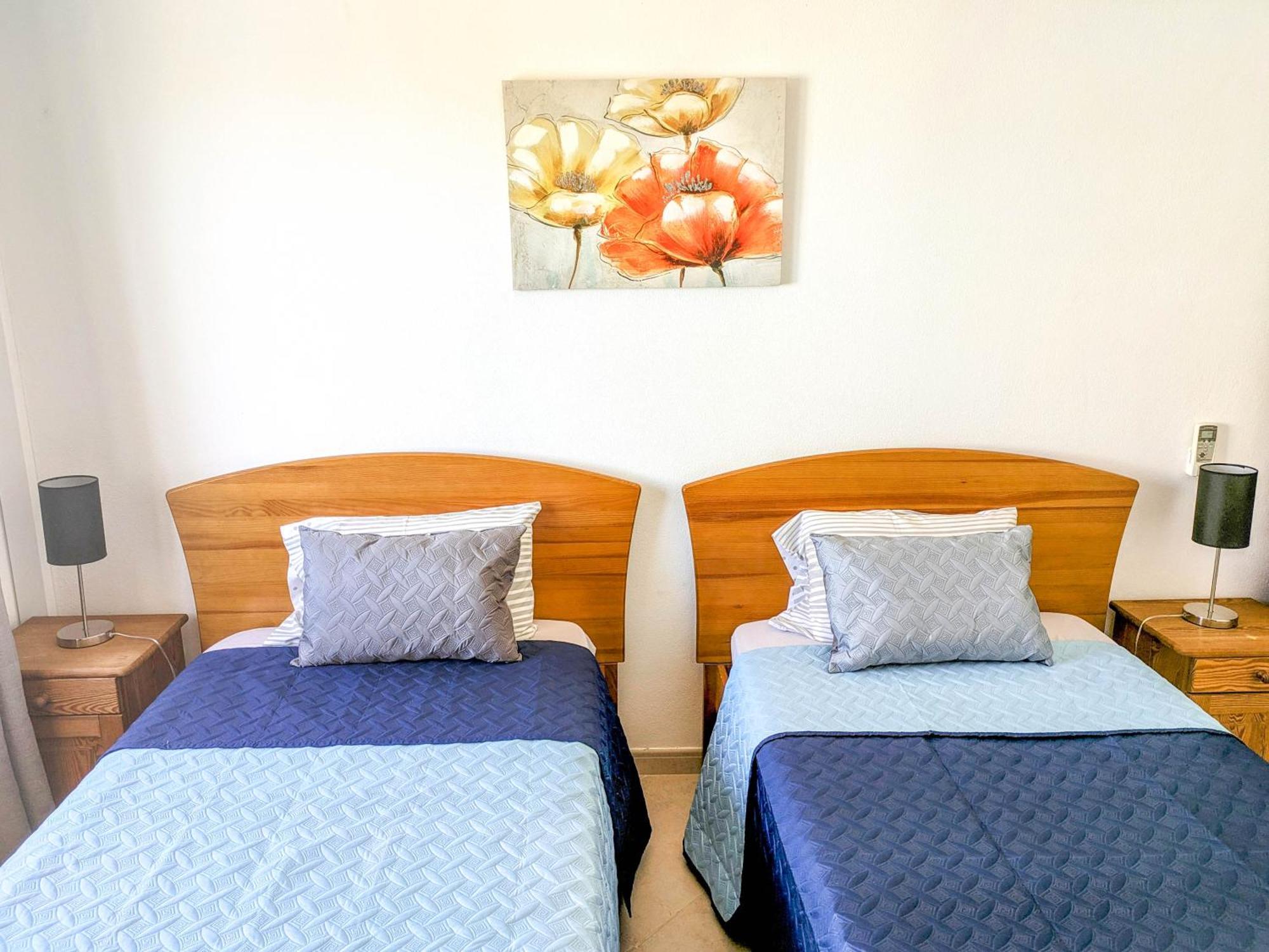 Two Bedroom Apartment - 110M2, Ac, Terrace, Wi-Fi Lagos Exteriör bild