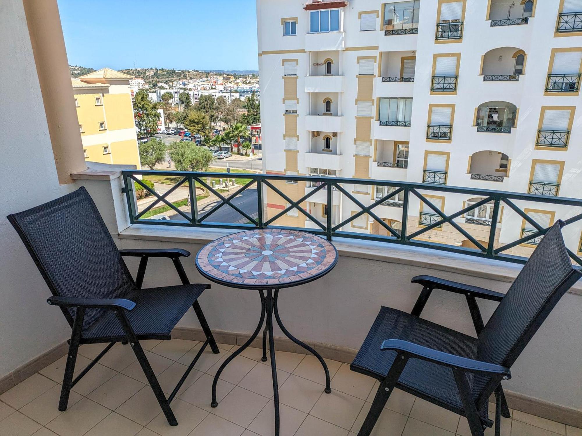 Two Bedroom Apartment - 110M2, Ac, Terrace, Wi-Fi Lagos Exteriör bild