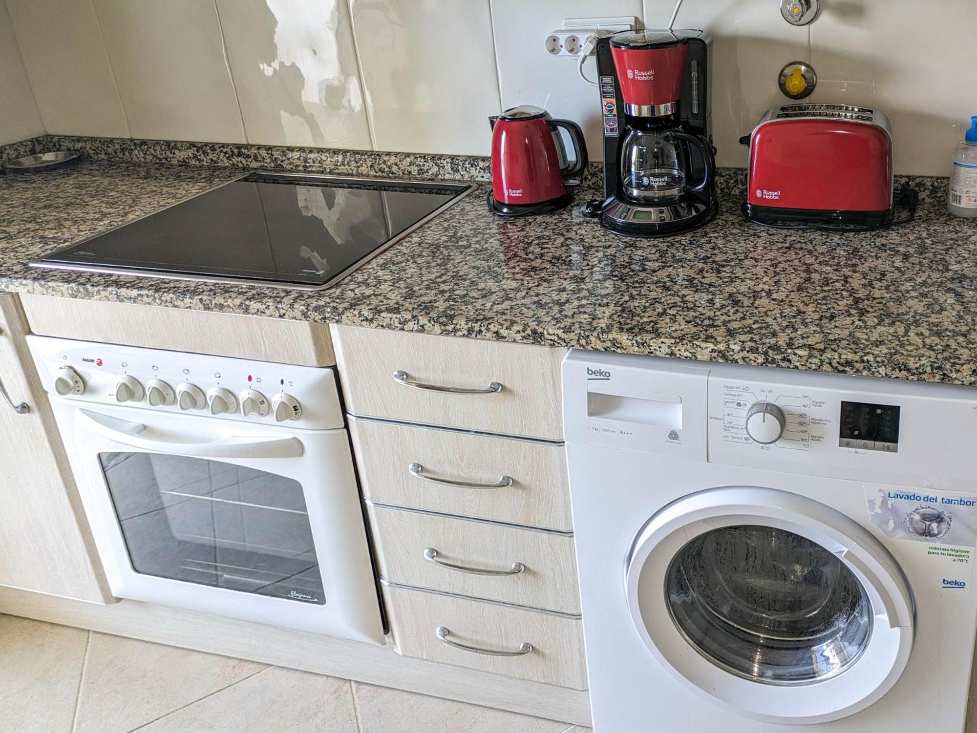 Two Bedroom Apartment - 110M2, Ac, Terrace, Wi-Fi Lagos Exteriör bild