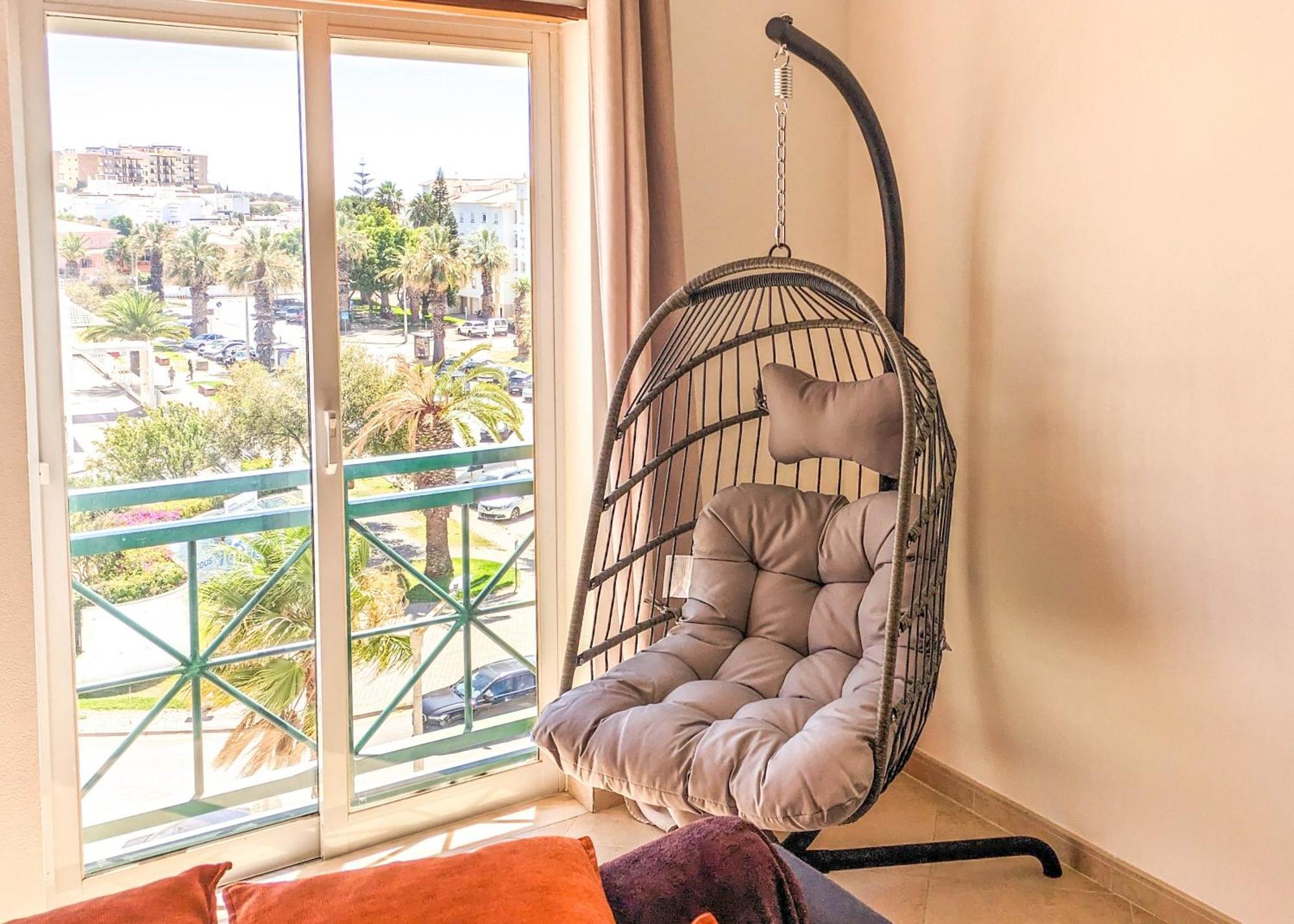 Two Bedroom Apartment - 110M2, Ac, Terrace, Wi-Fi Lagos Exteriör bild